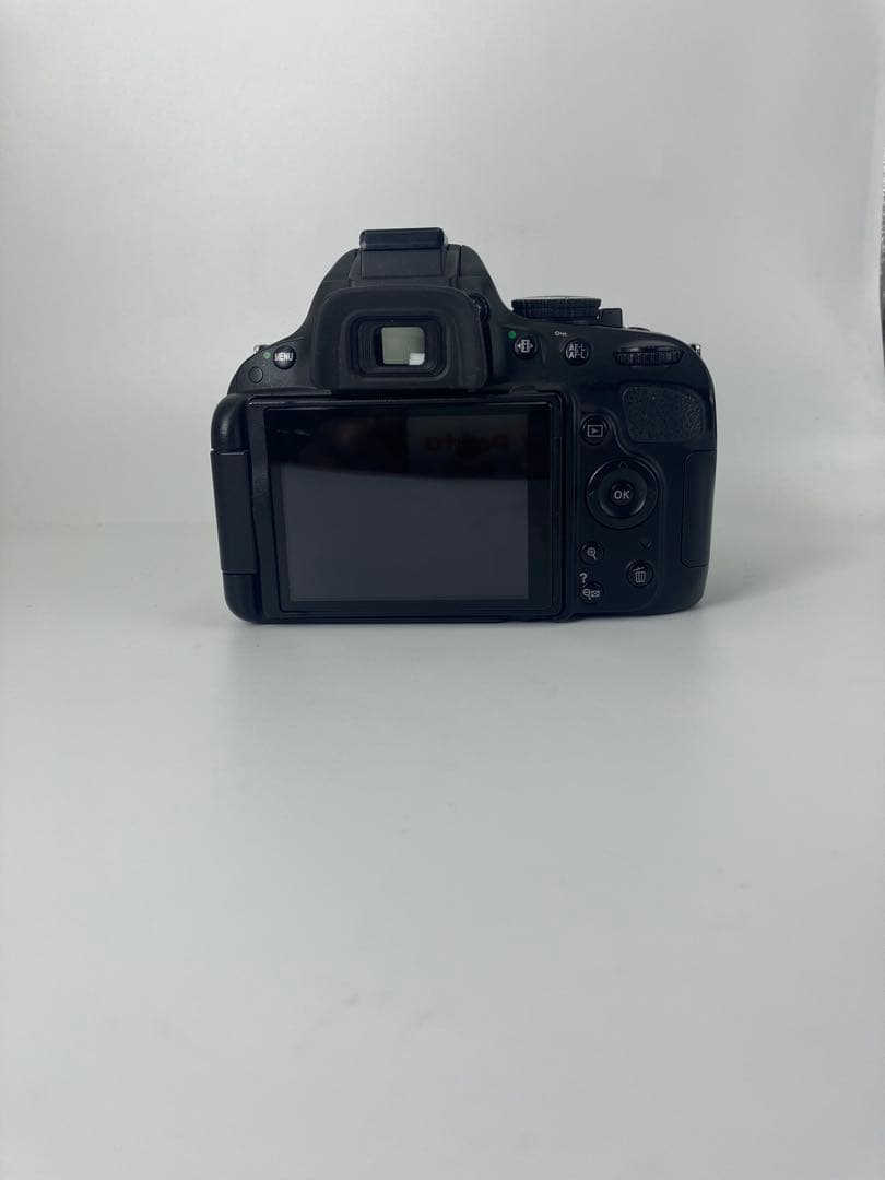 【返品保証・良品】Nikon D5100 + AF-S DX 18-55mm
