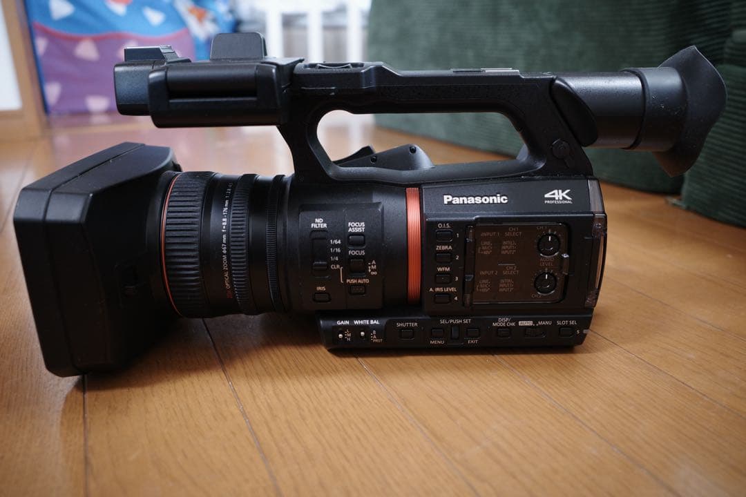 Panasonic AG-CX350 業務用ビデオカメラ バッテリー、充電器付