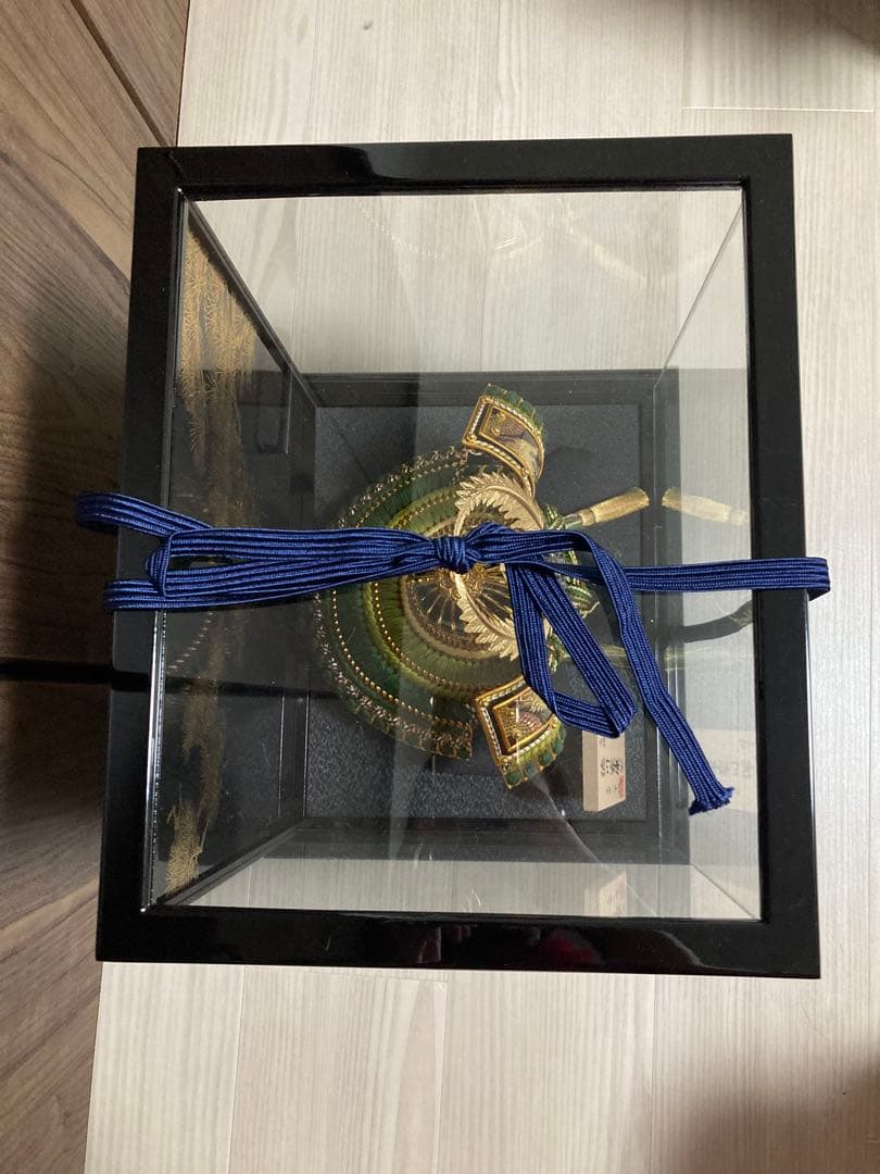 五月人形 伝統的な武士の兜 ケース付き