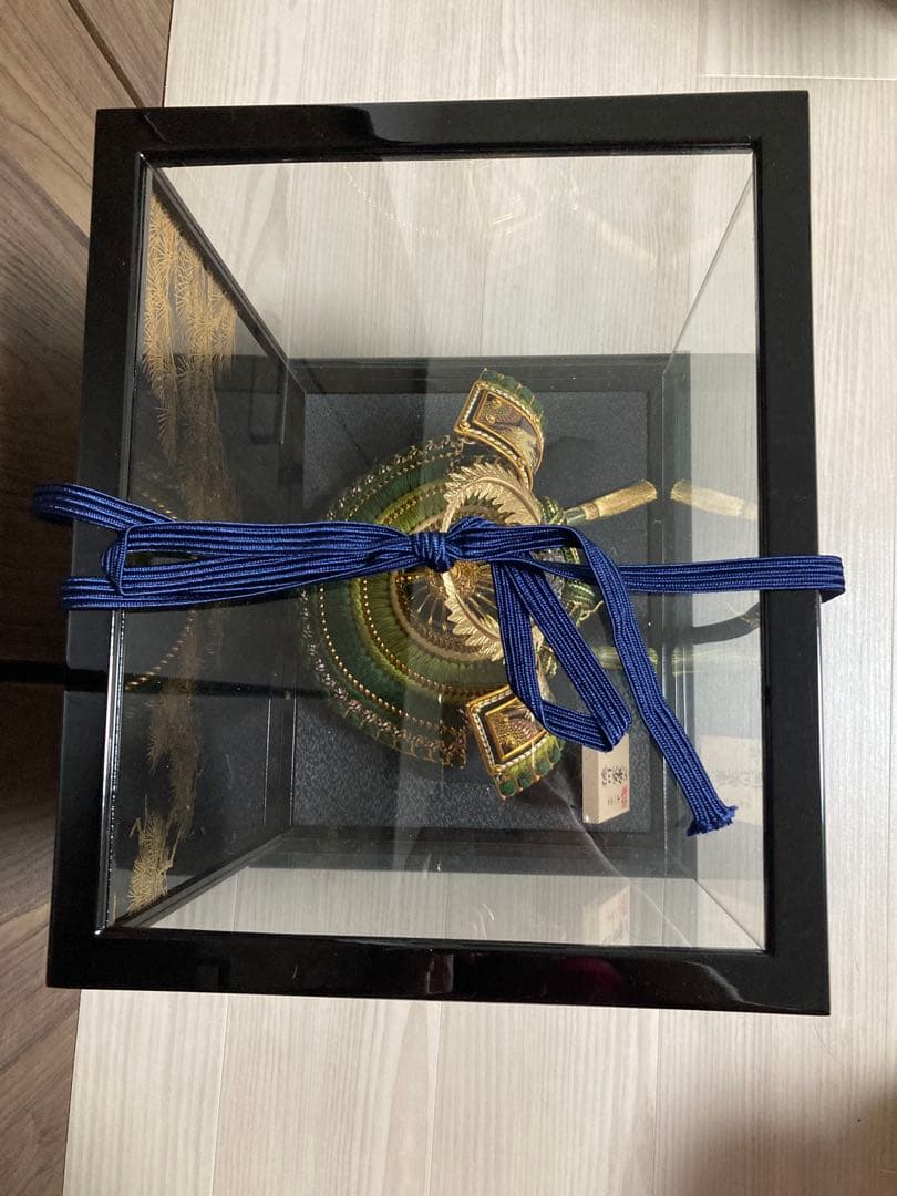 五月人形 伝統的な武士の兜 ケース付き