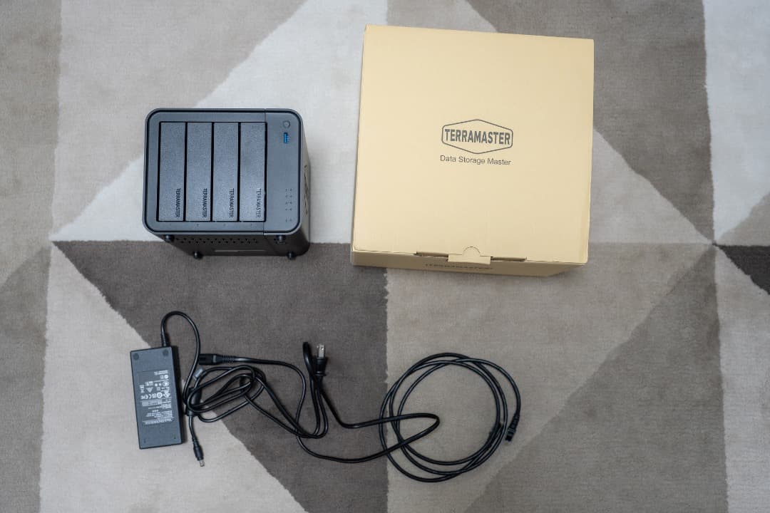 【ほぼ新品】TERRAMASTER F4-425 NAS 4ベイ