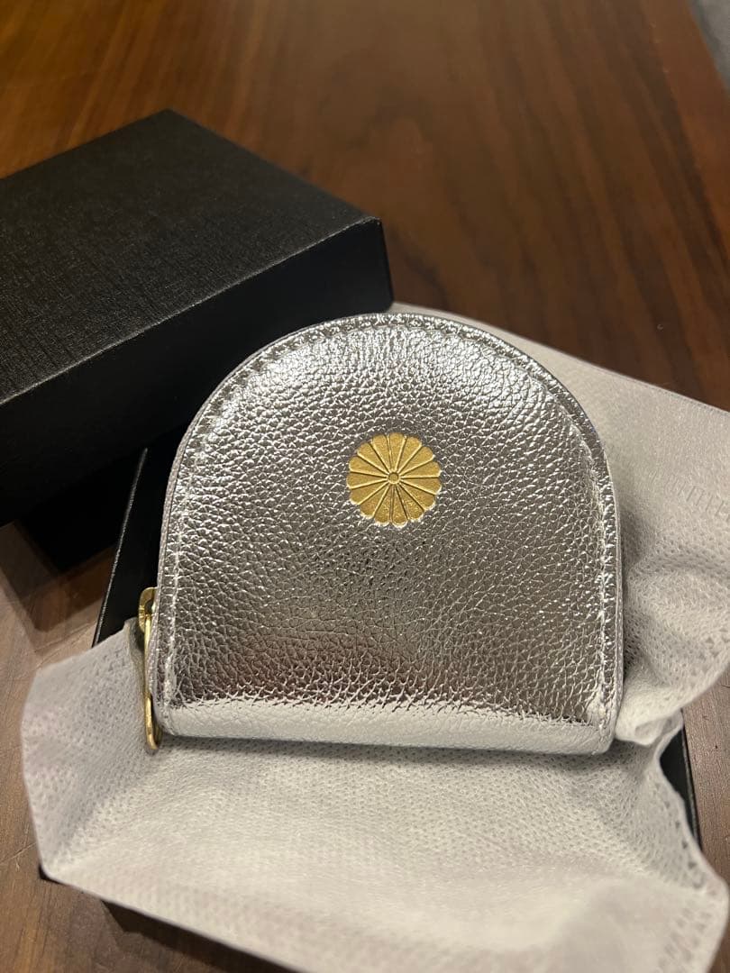 パ*子様 皇居 ケース シルバー