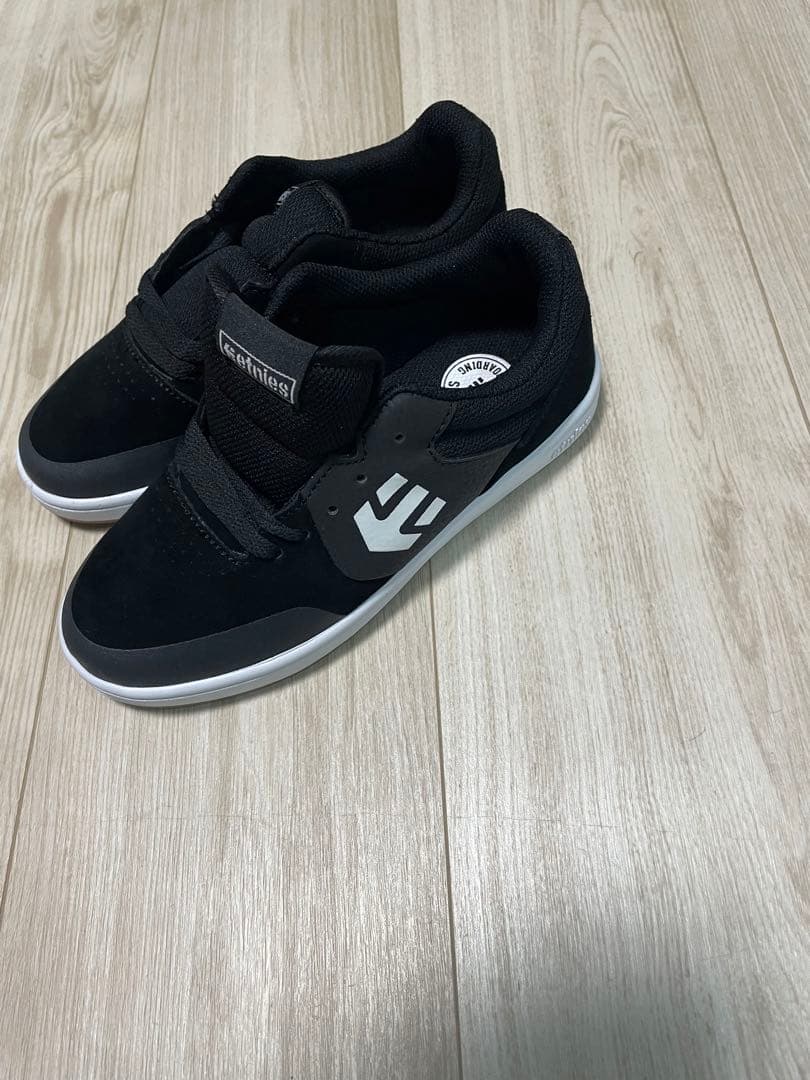 etnies キッズシューズ 黒 ベルクロ式