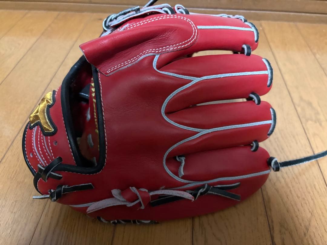 「相棒と一緒に上の舞台へ」ミズノプロ硬式オーダーグローブ 伊藤大海モデル