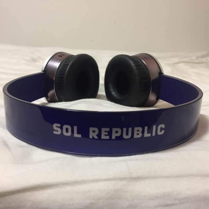 SOL REPUBLIC ヘッドフォン