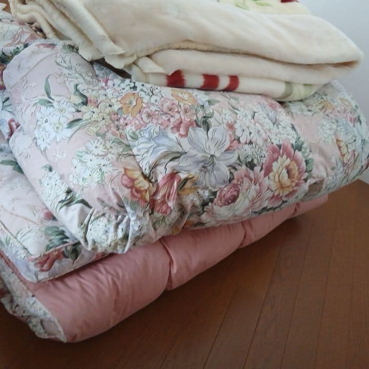 羽根布団　敷き、掛け　毛布　三点セット