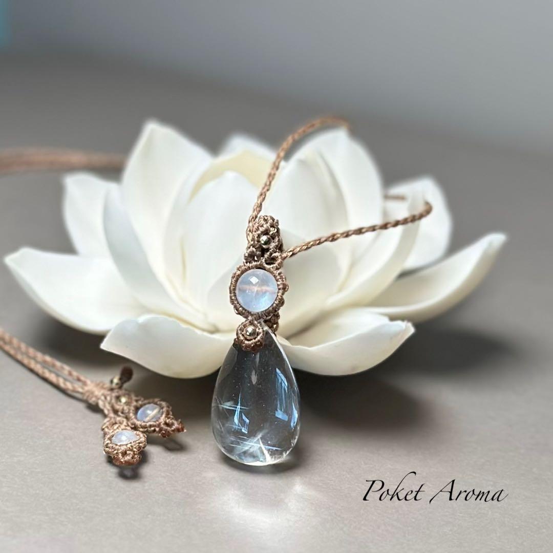 『純誌』ブルーエンジェルラダークォーツとブルームーンストーンのマクラメネックレス