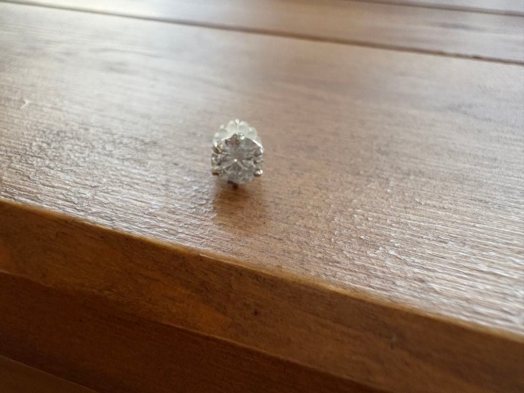 0.56ct PT天然ダイヤモンドピアス片耳　中央宝石研究所鑑定書付き