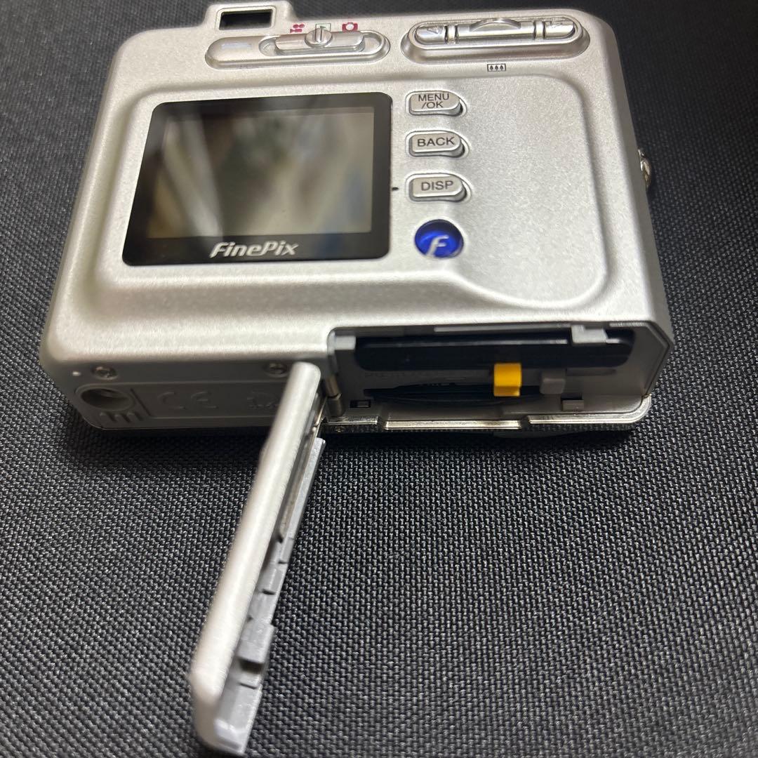 【動作確認済】フジフィルムFUJIFILM F410 デジカメ XDカード２枚