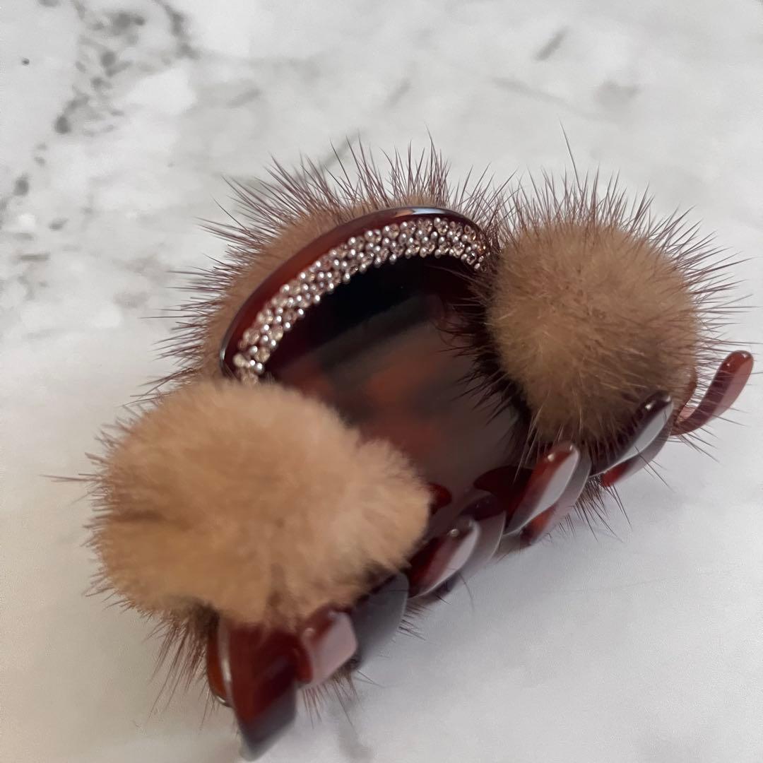 美品　acca アッカ　ミンクファー　スワロフスキー付きヘアクリップ