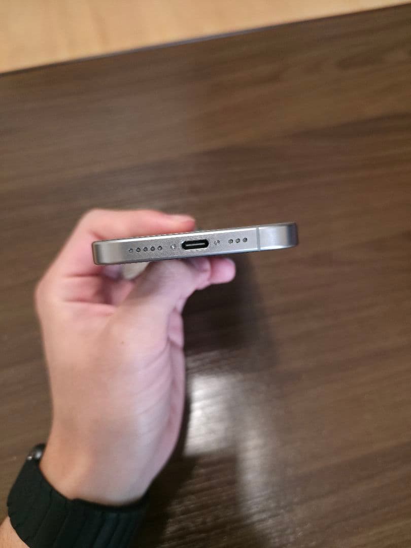 【美品】Apple iPhone 15 Pro 256GB ナチュラルチタニウム