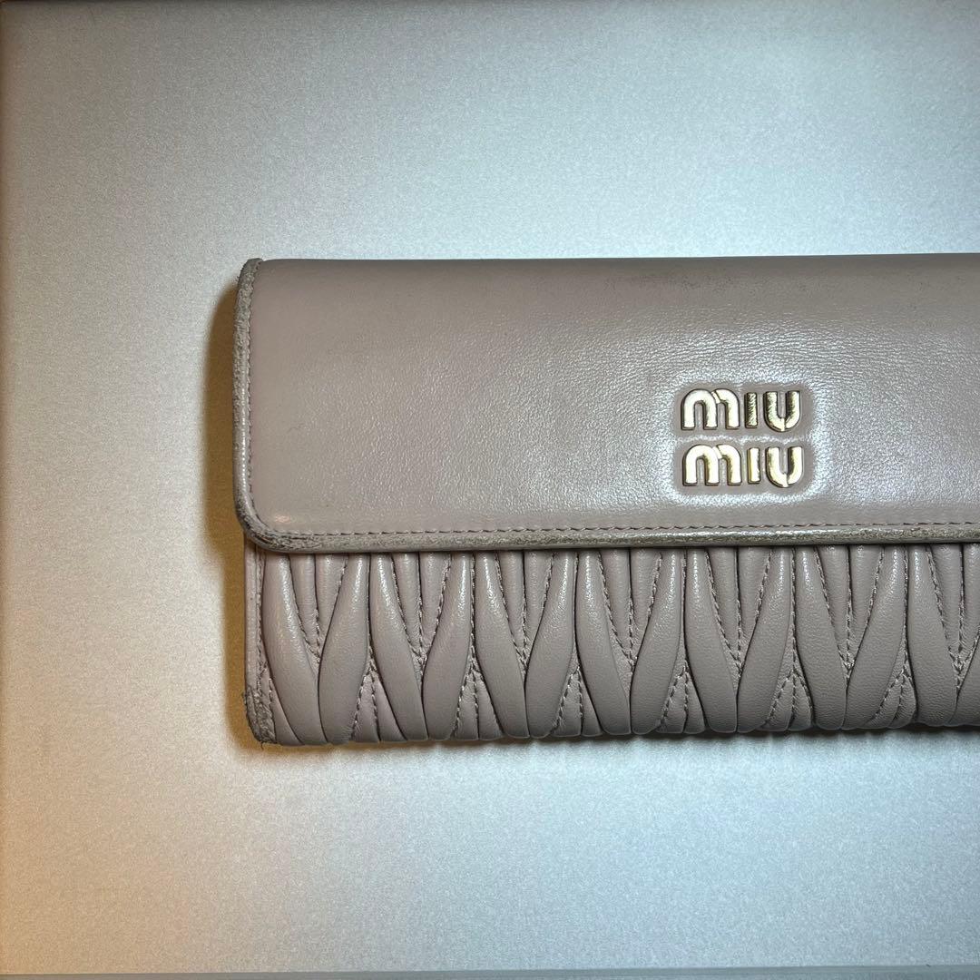 miumiu マトラッセレザー　長財布