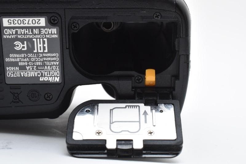 Nikon D750 デジタル一眼レフカメラ（付属品あり）