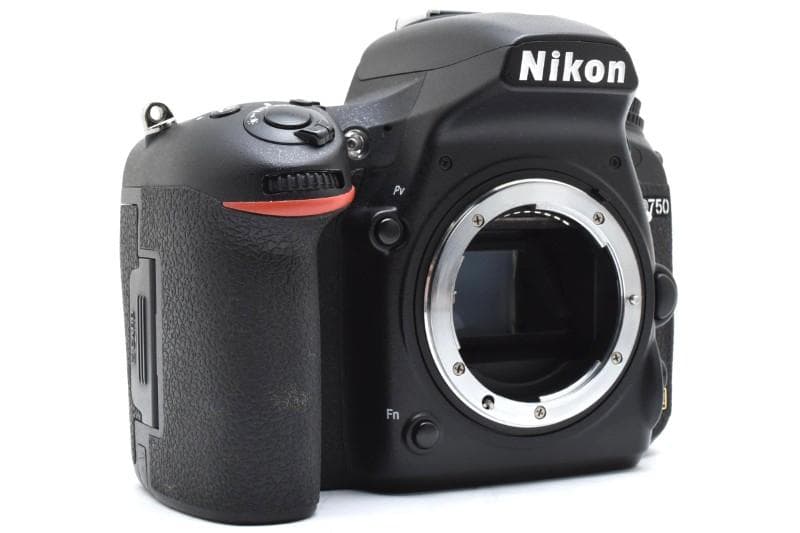 Nikon D750 デジタル一眼レフカメラ（付属品あり）
