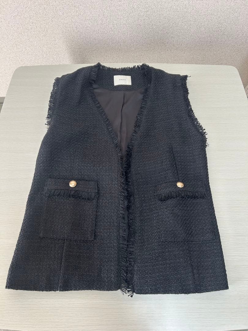 STRATA エストラータ　ゴールドボタンノーカラーツイードジレ　タグ付き