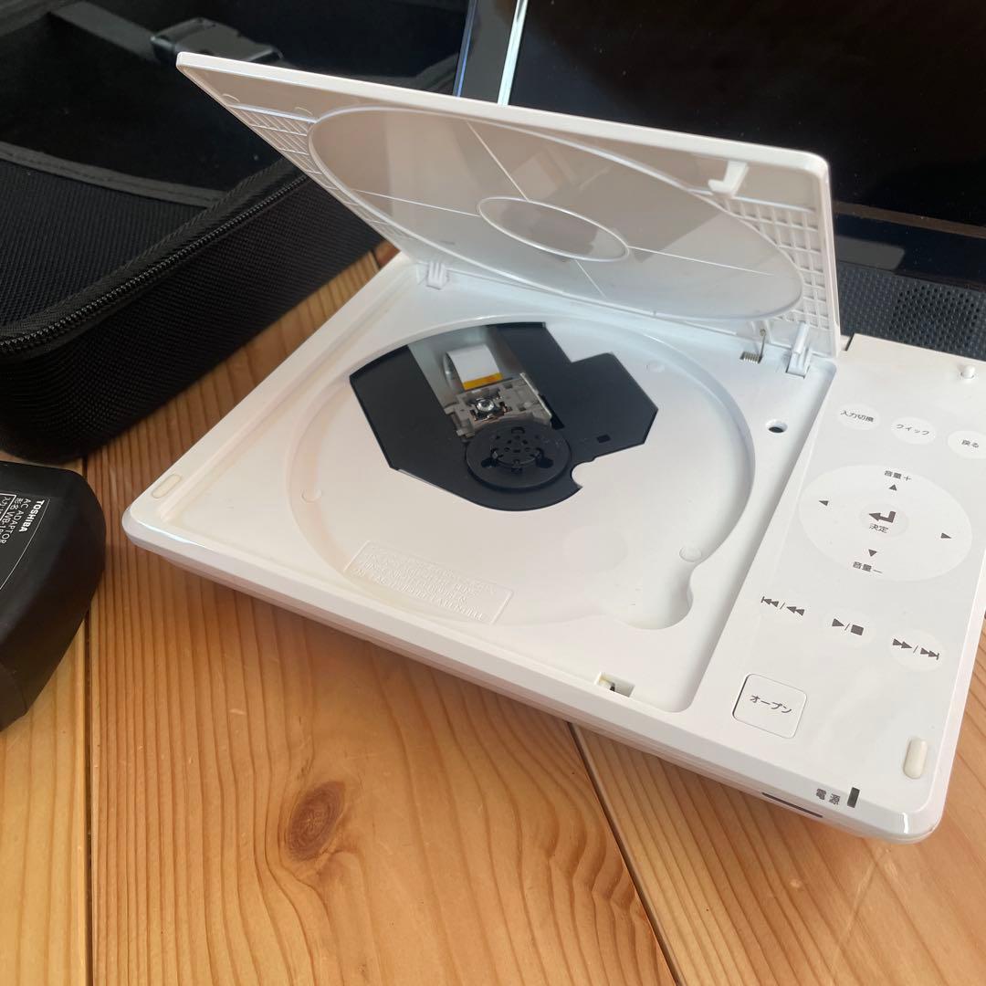 新品同様TOSHIBA REGZA ポータブルDVDプレーヤー SD-P170S