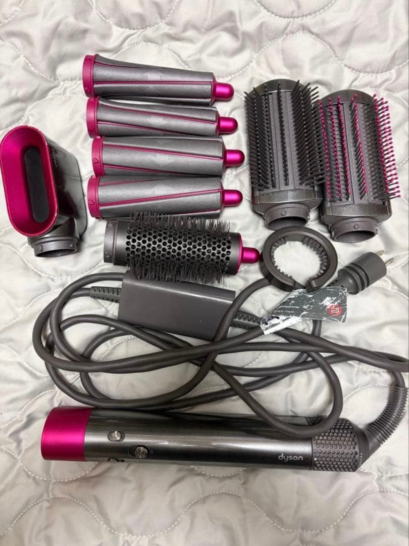 値下げ‼️Dyson Airwrap スタイリングツールセット&専用収納バッグ付き