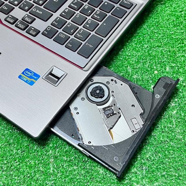 美品《モバイルワークステーション》新品SSD512GB！Blu-ray！富士通