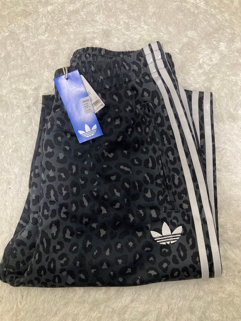 【新品タグ付き】adidas ABCマート限定 ヒョウ柄 トラックパンツ L