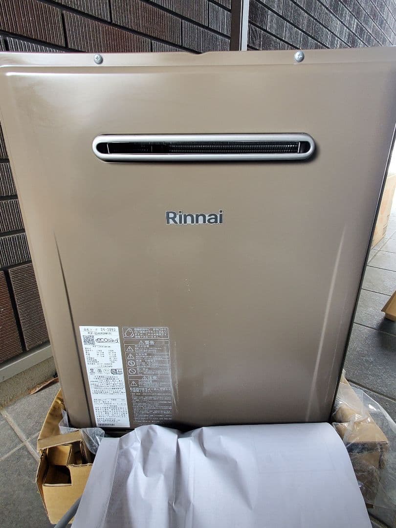 ☆特注カラー給湯器☆同色配管カバーセット☆　Rinnai　エコジョーズ