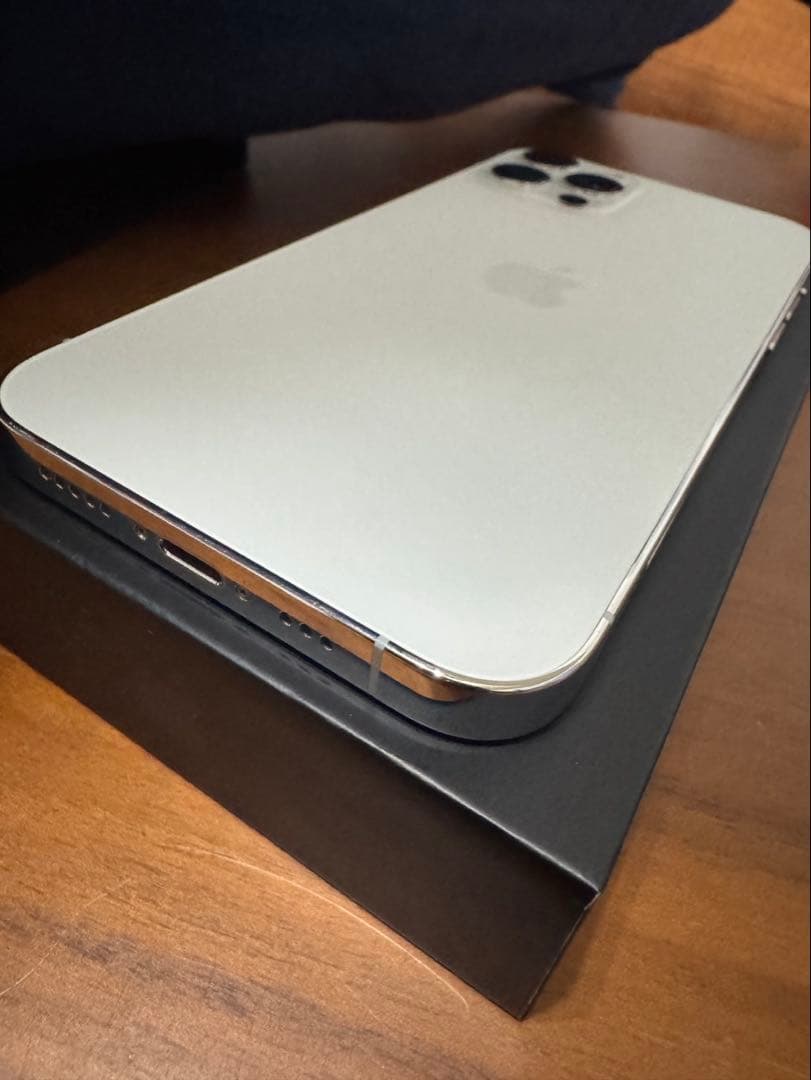 SIMフリー　Apple iPhone 12 シルバー 本体 箱付き