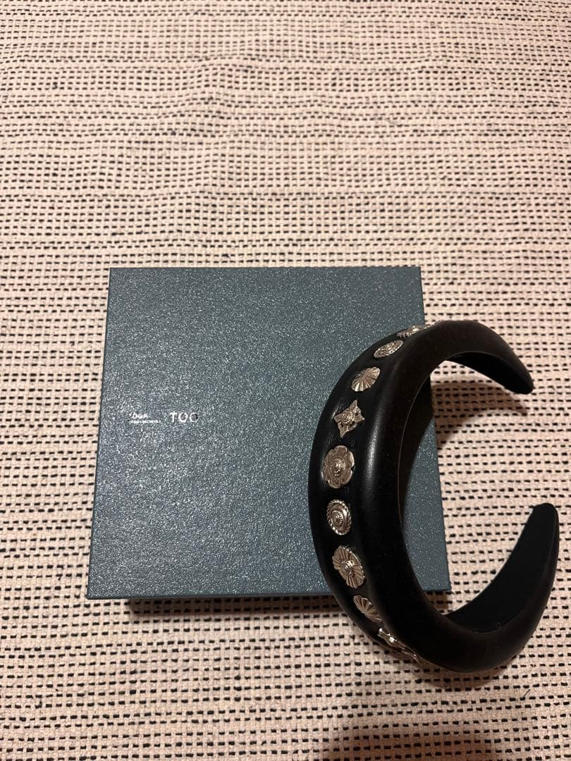 【新品‼️】TOGA ブラックレザーカチューシャ