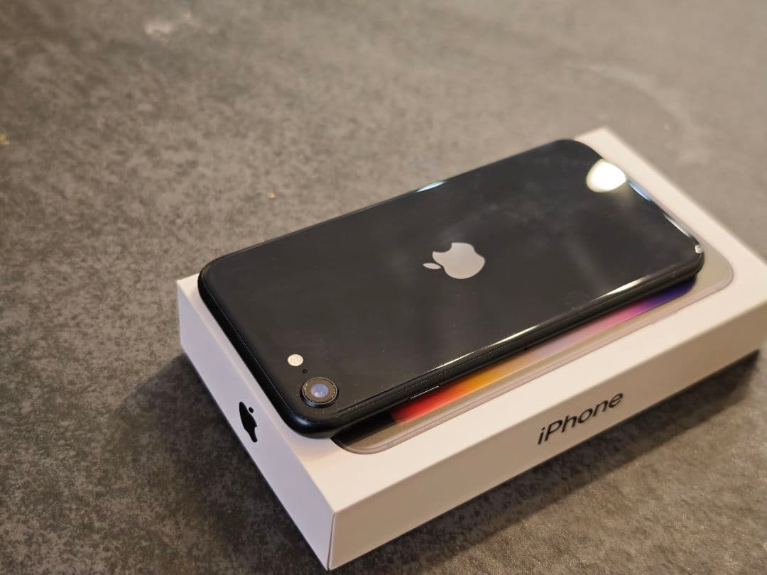 iPhone SE 第3世代 64GB ミッドナイト SIM解除済　美品