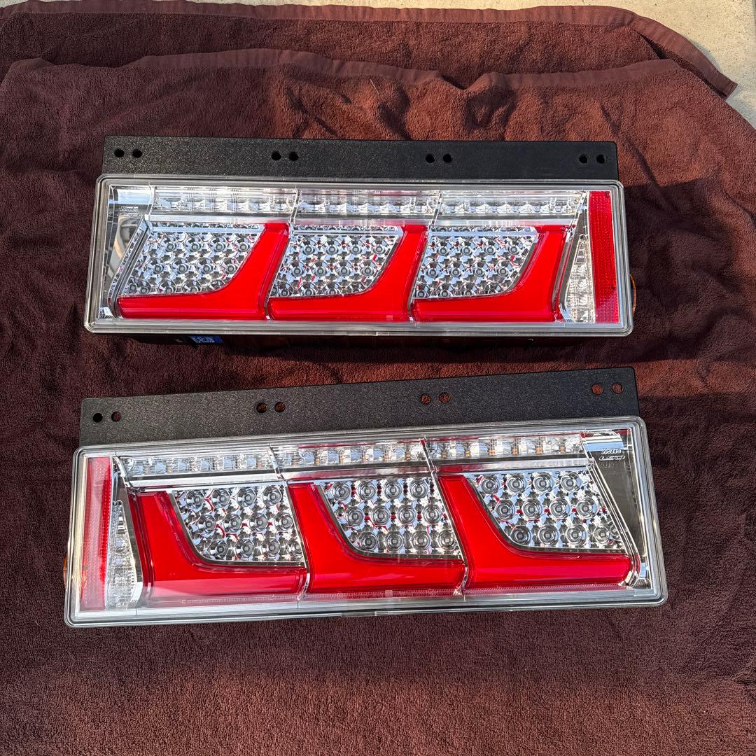 小糸製作所　LED テールランプ　左右セット　ノーマルターン　24v トラック