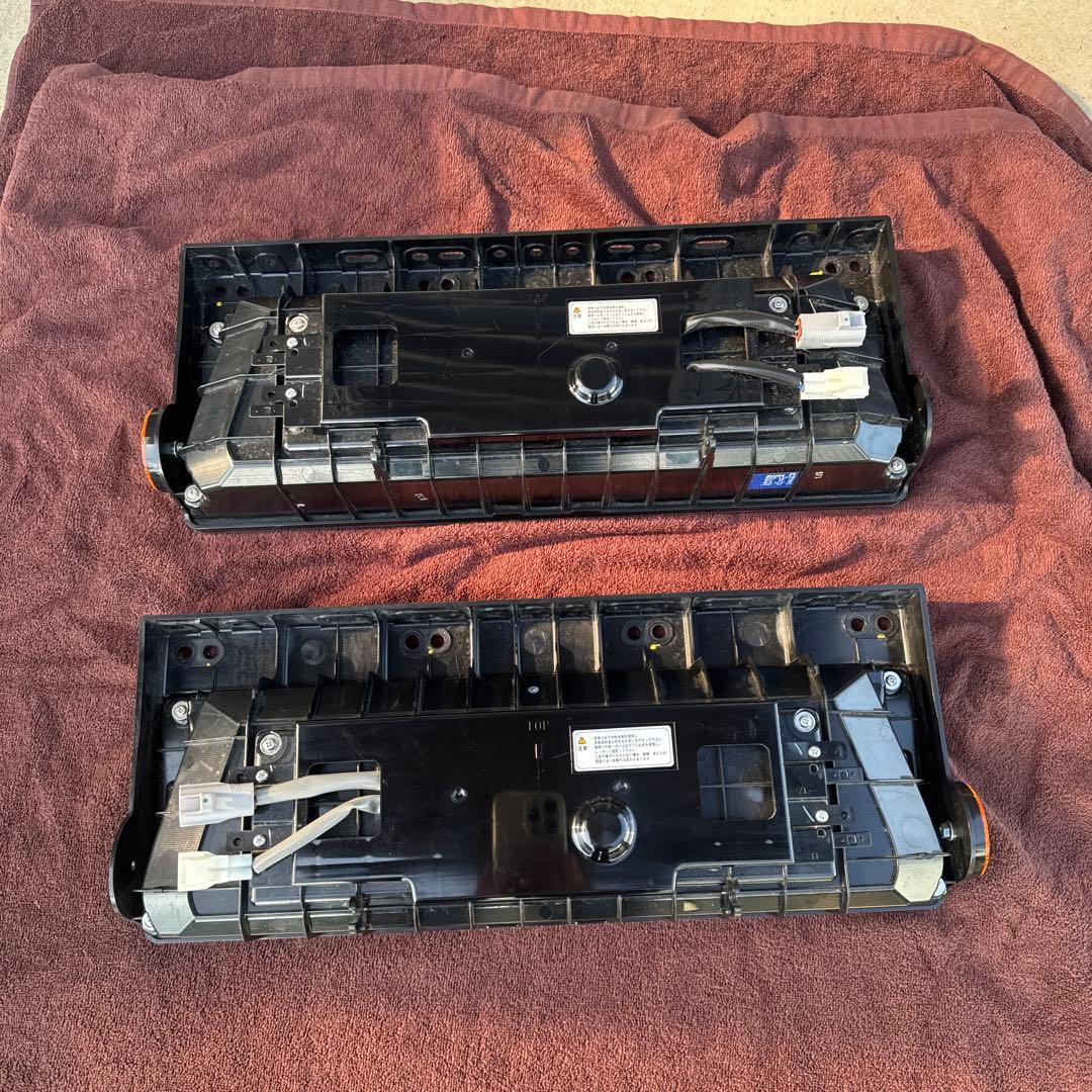 小糸製作所　LED テールランプ　左右セット　ノーマルターン　24v トラック