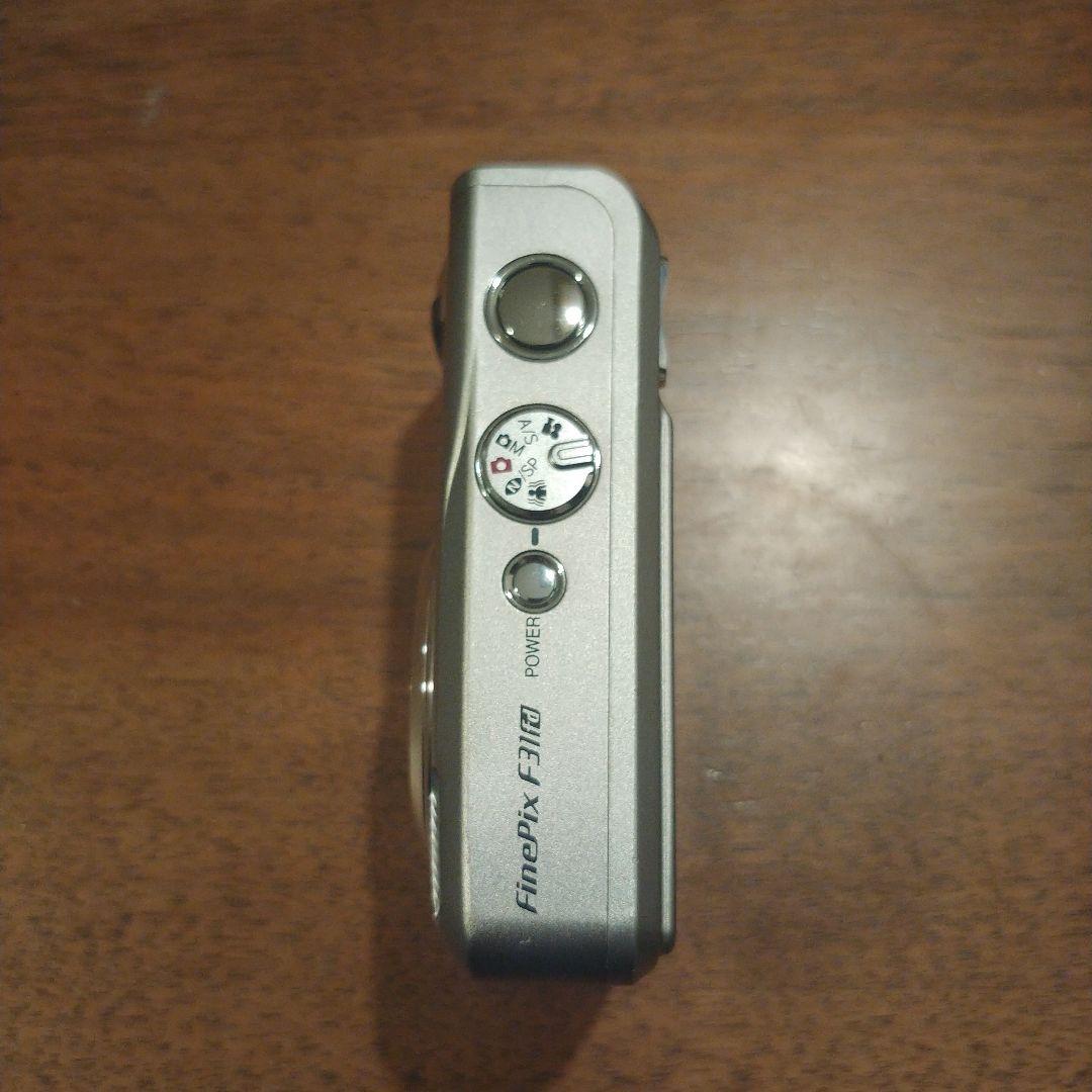 富士フィルム　Fujifilm FinePix F31fd　デジカメ