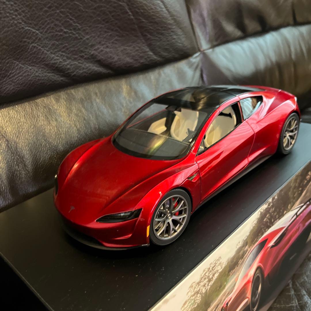 パ*□様 【レア売り切れ品】テスラ　ロードスター 1:18スケール　オフィシャル