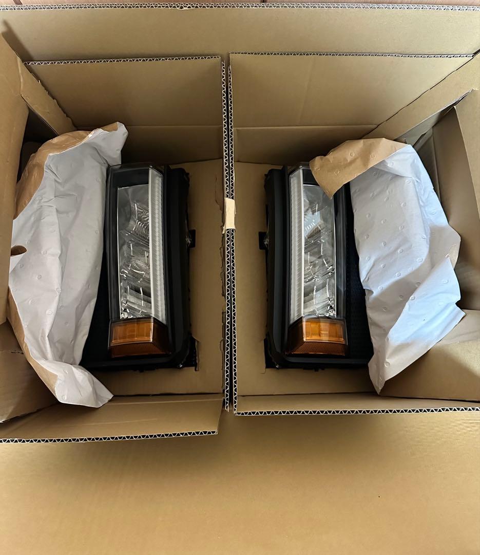 トヨタ ランドクルーザー250VX純正角目ヘッドライト 左右セット