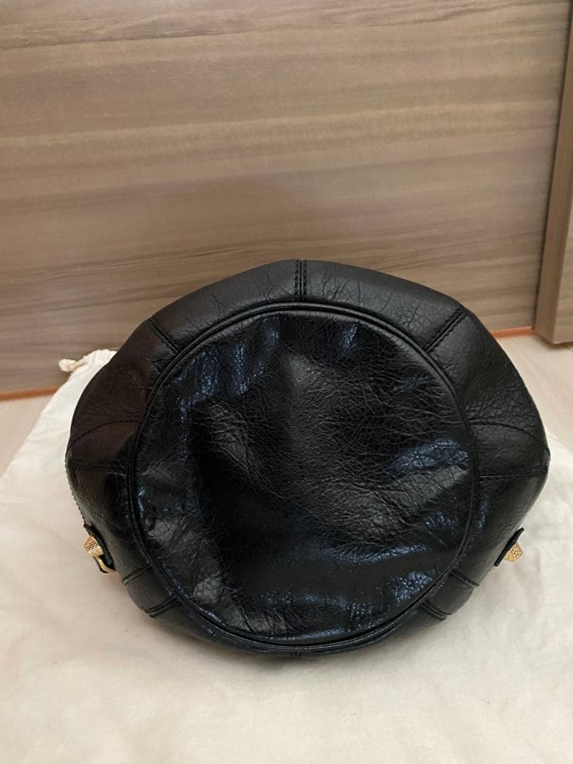 ベ*ラ様 BALENCIAGA MINI POMPON ブラックレザー ハンドバ