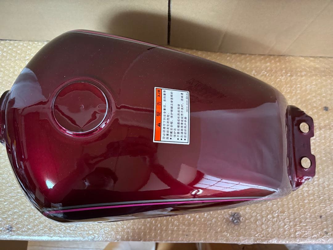 【大幅値下げ中】【送料無料】GN125H タンク サイドカバーセット