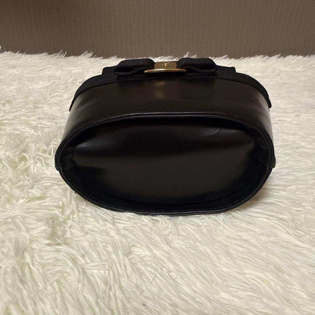 Ferragamo フェラガモ ハンドバッグ ヴァラリボンレザー 革 黒