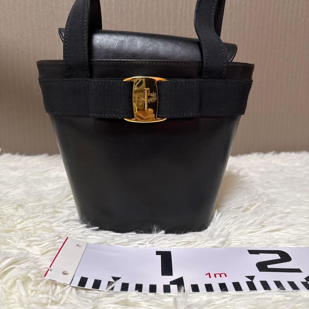 Ferragamo フェラガモ ハンドバッグ ヴァラリボンレザー 革 黒