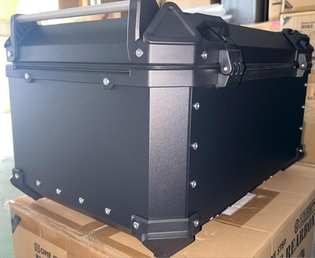 未使用中古美品 65Lバイクリアボックス アルミ制 ブラックT0213