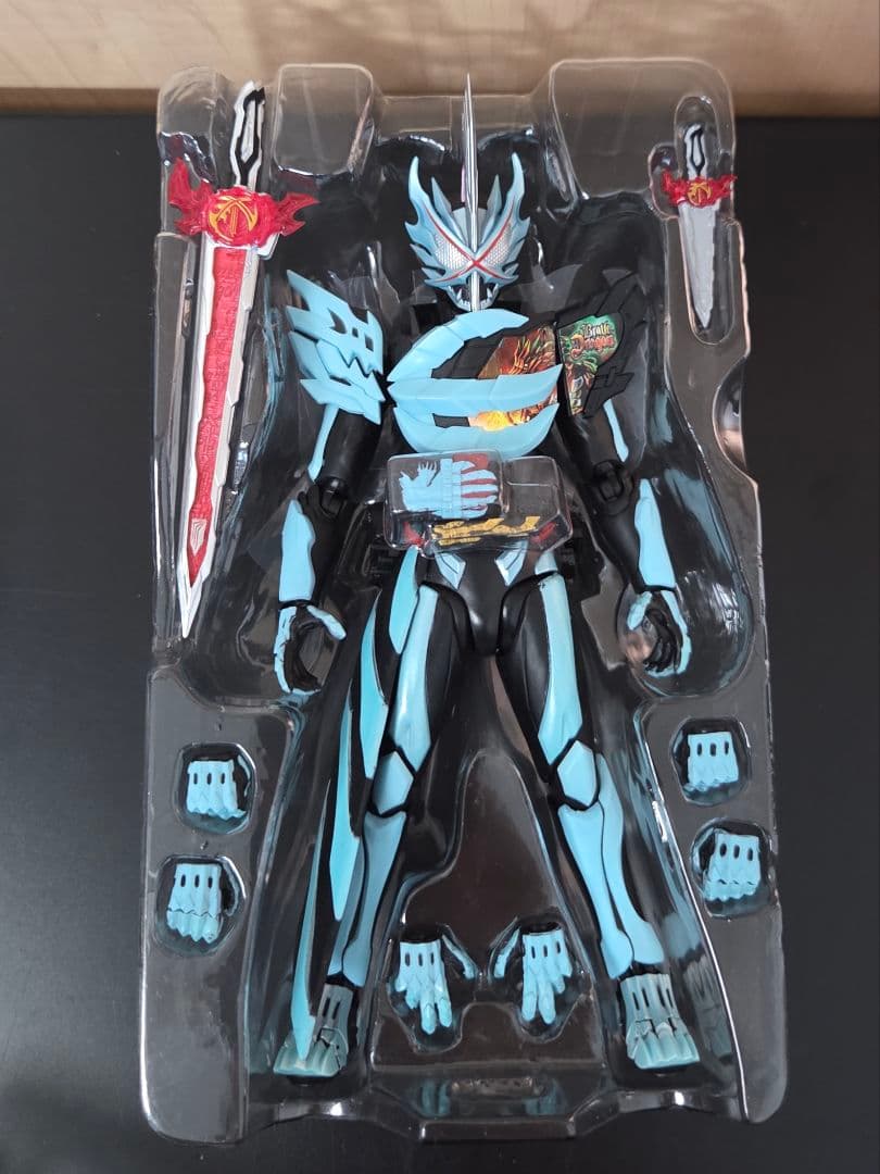 ブ*読様 S.H.Figuarts 仮面ライダーセイバー プリミティブドラゴン