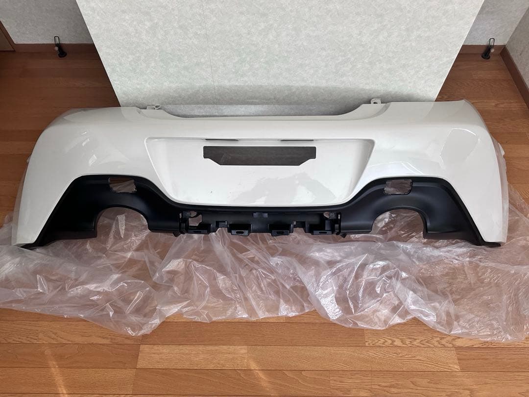 gr86 リアバンパー　ホワイトパール