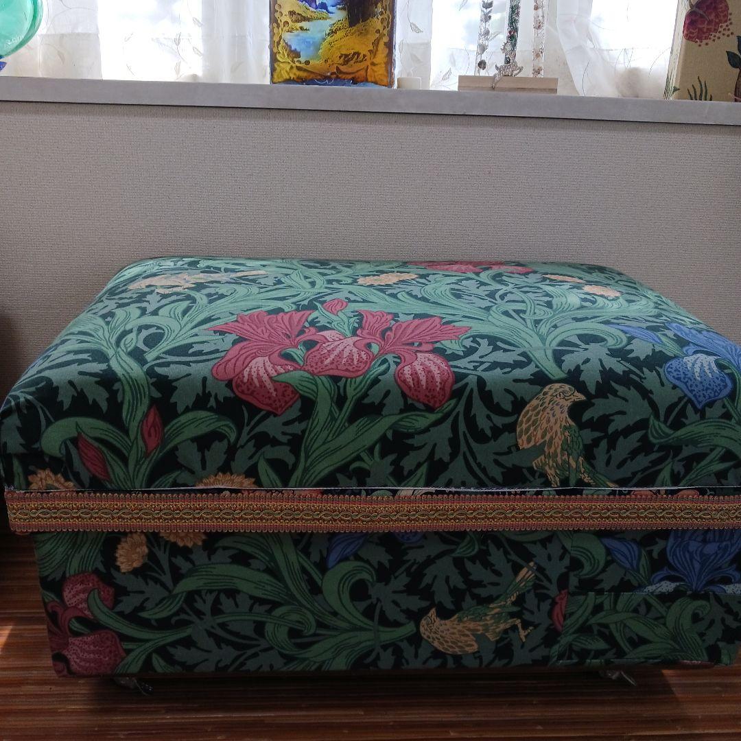 カルトナージュ【英国製ウィリアムモリス生地】茶箱大を用いてのスツール又は物入れ