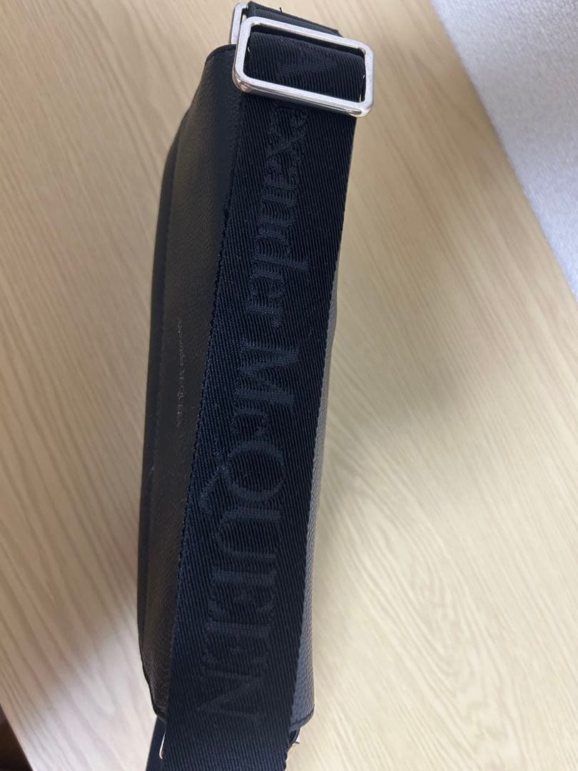 ALEXANDER McQUEEN メッセンジャー