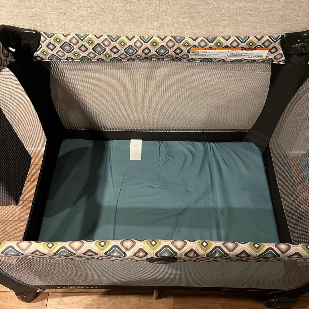 【Graco グレコ】ベビーベッド　ポータブルナッパー＆バシネット付プレイヤード
