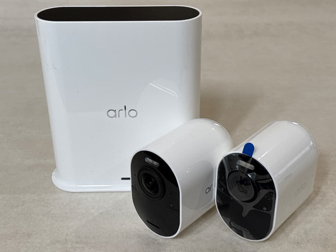 【ほぼ新品】Arlo Ultra2 セキュリティカメラ2台+SmartHub