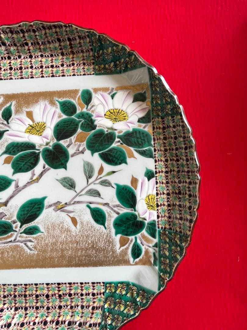 芸術員会員 武腰敏昭作 『色絵九谷 山茶花文』飾皿 約31.5cm 管理K362