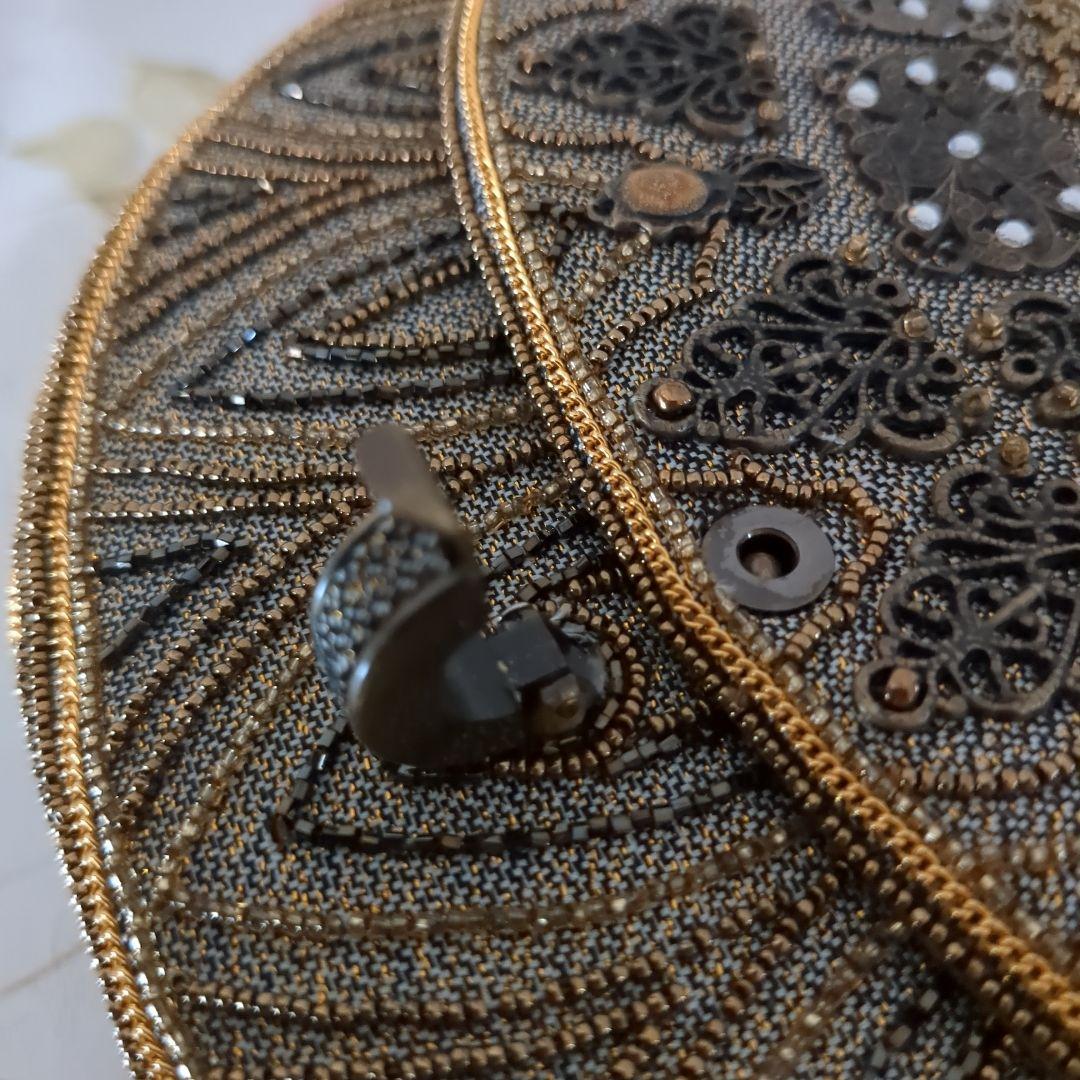 ルミーはしもと　ビーズ刺繍 半月型パーティーバッグ