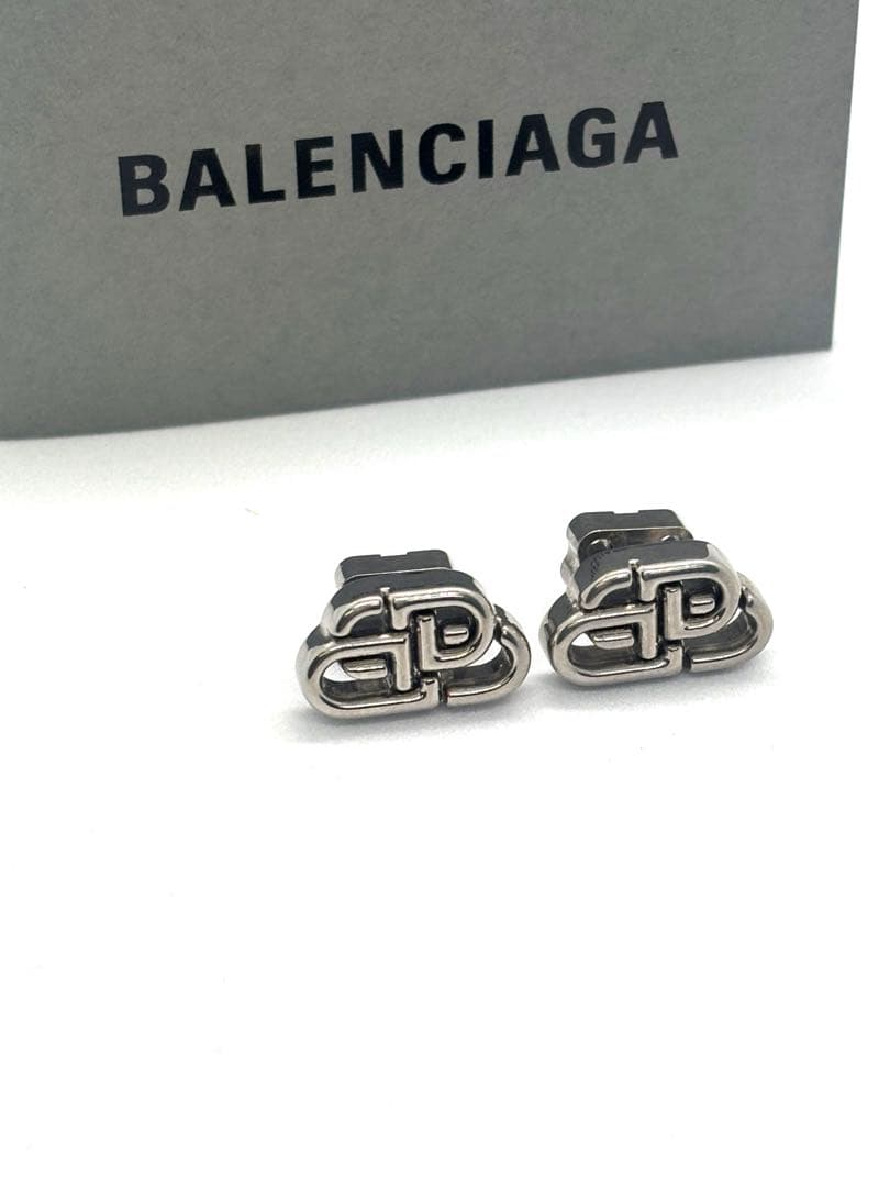 BALENCIAGA ロゴ入りピアス