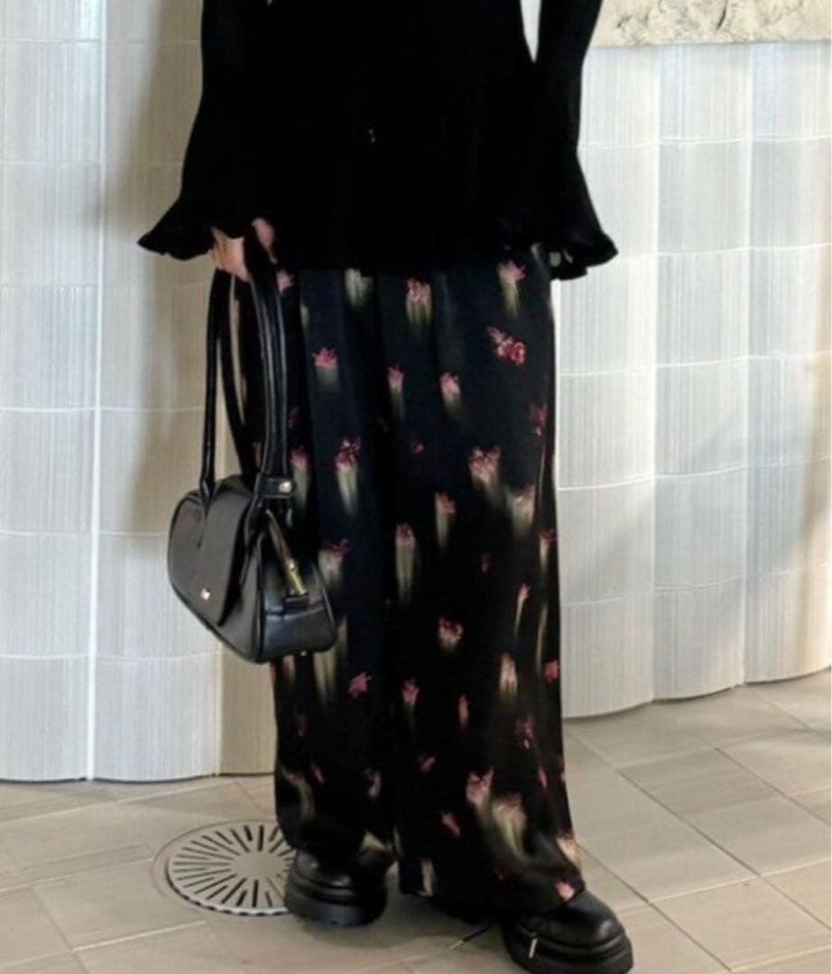 CLARA SATIN TUCK PANTS ブラック　Mサイズ