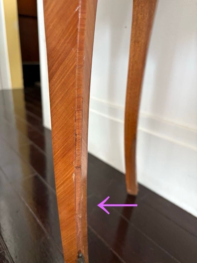 インレイと木目が美しい、スモールチェスト　大理石