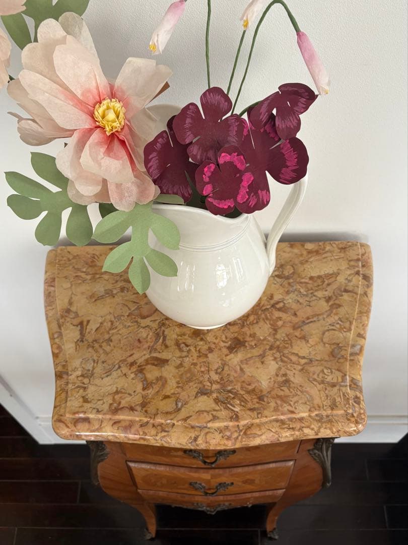 インレイと木目が美しい、スモールチェスト　大理石