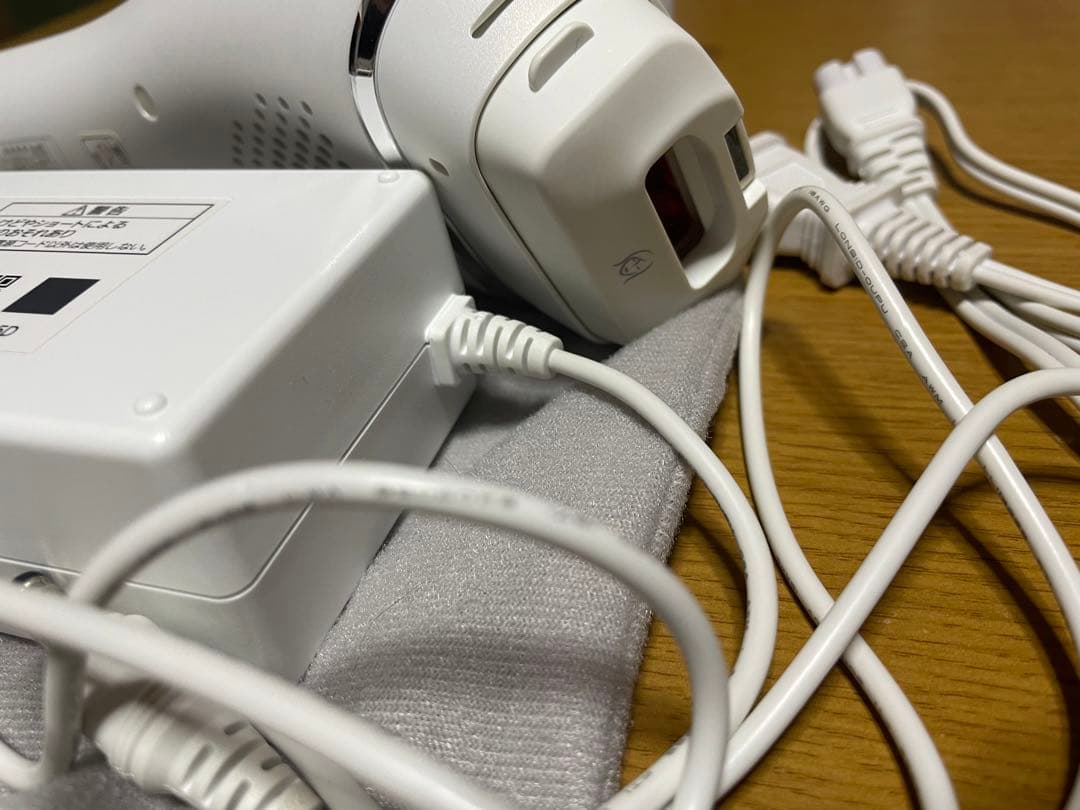 Panasonic 光エステ　脱毛器 ESWP80W7657 RC2-23